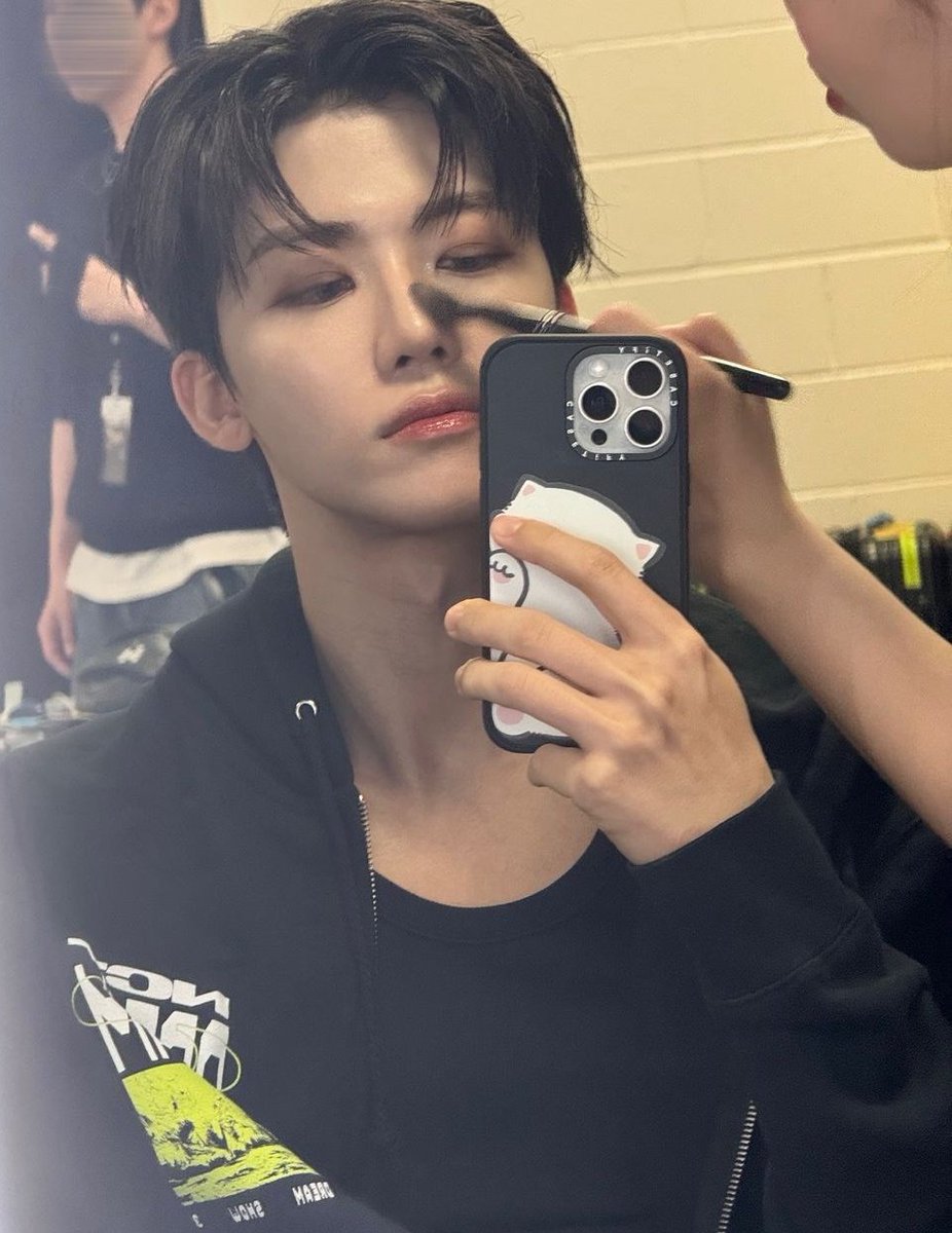 jungshasa's tweet photo. SO HANDSOME https://t.co/tHoDiEQfyW