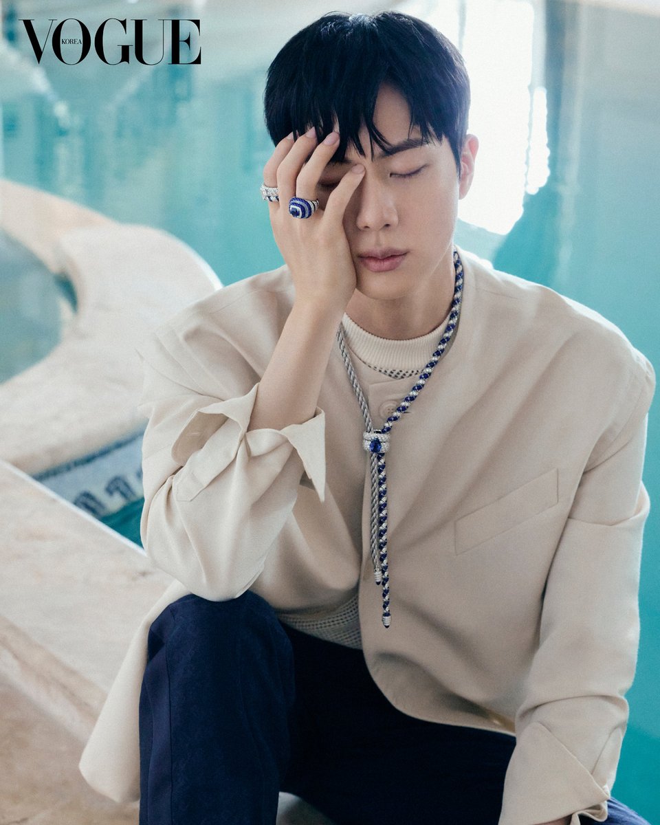 Seokjinpicss's tweet photo. I bet he's tired of serving every single day https://t.co/LUSlLIW0j2