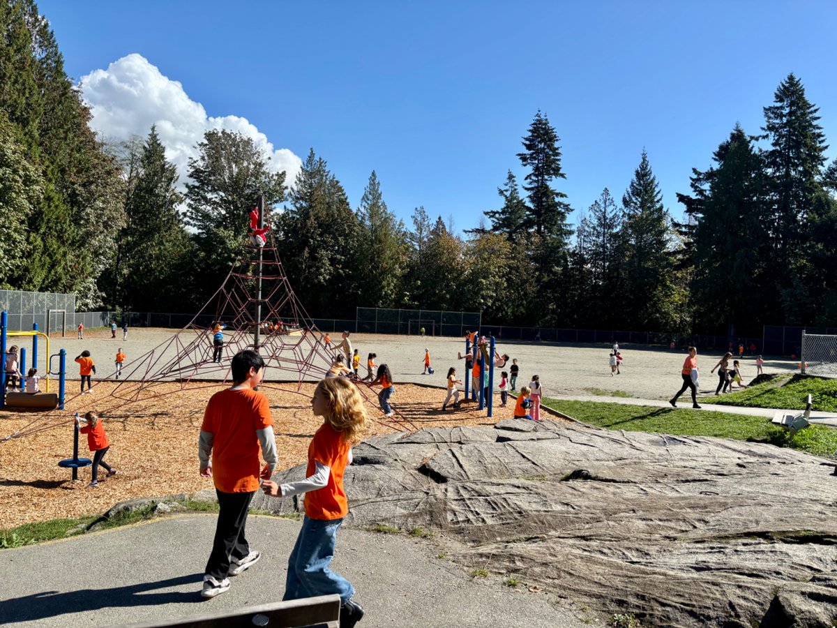 Caulfeild School tweet media