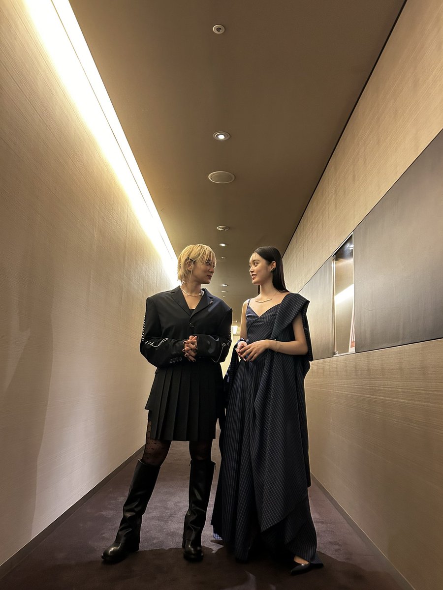 EMMSdesign's tweet photo. 『ベイビーわるきゅーれナイスデイズ』@babywalkure2021 公開記念舞台挨拶にて

髙石あかり様(@takaishi__akari )
伊澤彩織様(@izwsaori )

にEMMSをご着用いただきました。誠にありがとうございます☺️お二人ともとても素敵です🧸🔫
#ベイビーわるきゅーれナイスデイズ 
#髙石あかり #伊澤彩織 https://t.co/WP96tCkJis