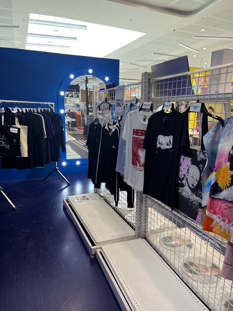 PULPSpaces's tweet photo. Swing by at the 3F South Entertainment Mall before 9PM today and treat yourself to some of the most special items! 🛍️✨ 

#PULPSpacesPopUpMarket2024
#MiniMall #QueenofTears #LovelyRunner #DemonSlayer #KPop https://t.co/8I3u9KsnI4