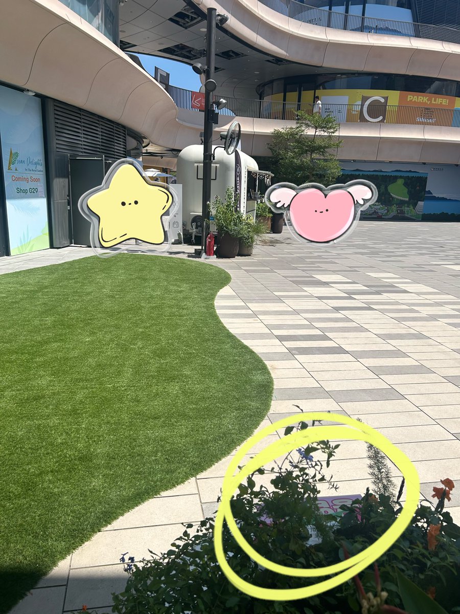 206moon1995's tweet photo. 슬로건을 커피차 옆에 여기서 가져가세영~ https://t.co/ImXDjeAd8D