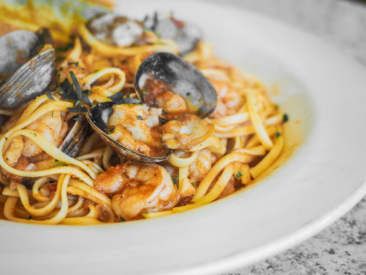 EatMe471027's tweet photo. Relationships come and go, but pasta? Pasta is forever. 🍝💛

#pasta #pastalover #christmasspecial #christmasparty #Christmas2024 https://t.co/kiA5oOshi0
