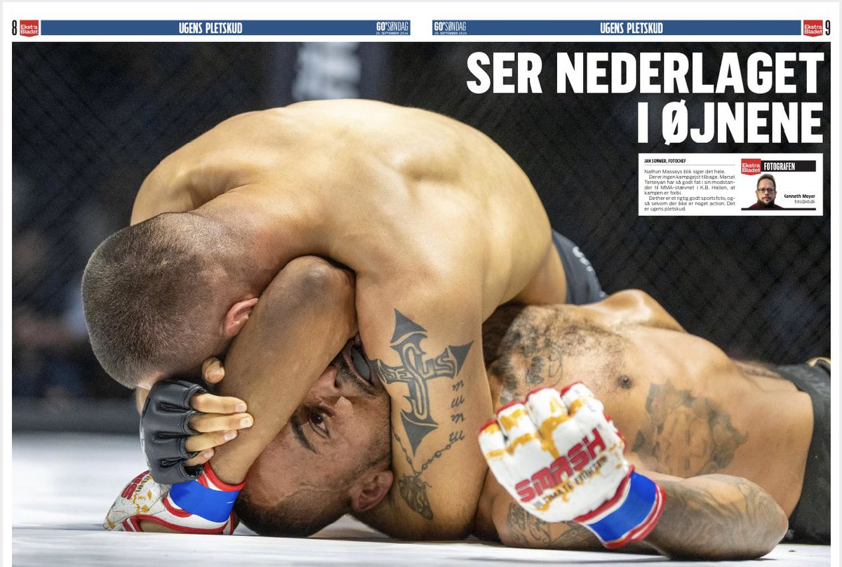 Jan Sommer (@jsjsfrede) on Twitter photo SER NEDERLAGET I ØJNENE
Nathan Masseys blik siger det hele.
Marsel Terteryan har så godt fat i sin modstander til MMA-stævnet i K.B. Hallen, at kampen er forbi.
Det her er et rigtig godt sportsfoto, også selvom der ikke er noget action. 
Det er ugens pletskud.
📸:Kenneth Meyer SER NEDERLAGET I ØJNENE
Nathan Masseys blik siger det hele.
Marsel Terteryan har så godt fat i sin modstander til MMA-stævnet i K.B. Hallen, at kampen er forbi.
Det her er et rigtig godt sportsfoto, også selvom der ikke er noget action. 
Det er ugens pletskud.
📸:Kenneth Meyer