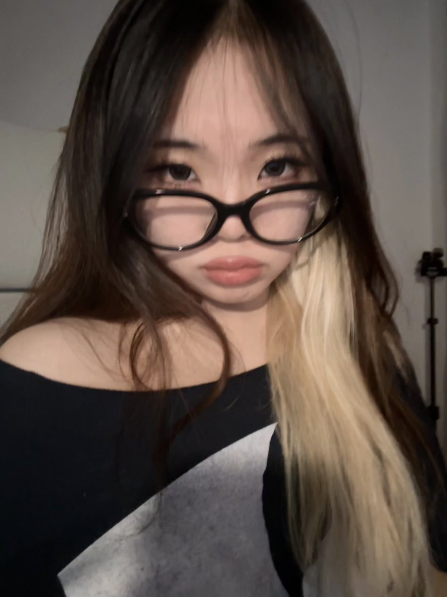 mira 🥀 tweet media