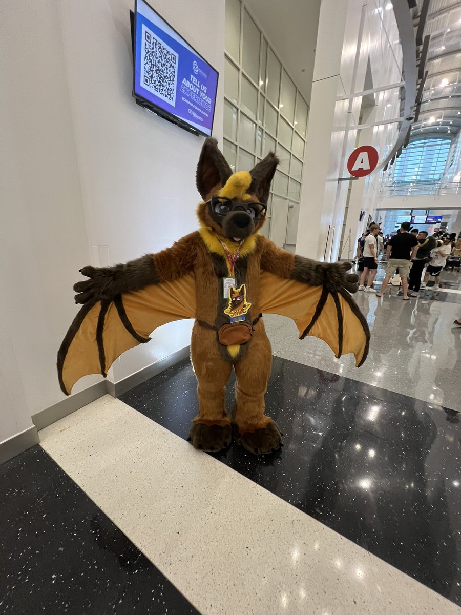 BadBizzTheFurry's tweet photo. Con highlights day 2 https://t.co/Y0Kr3aNqtd