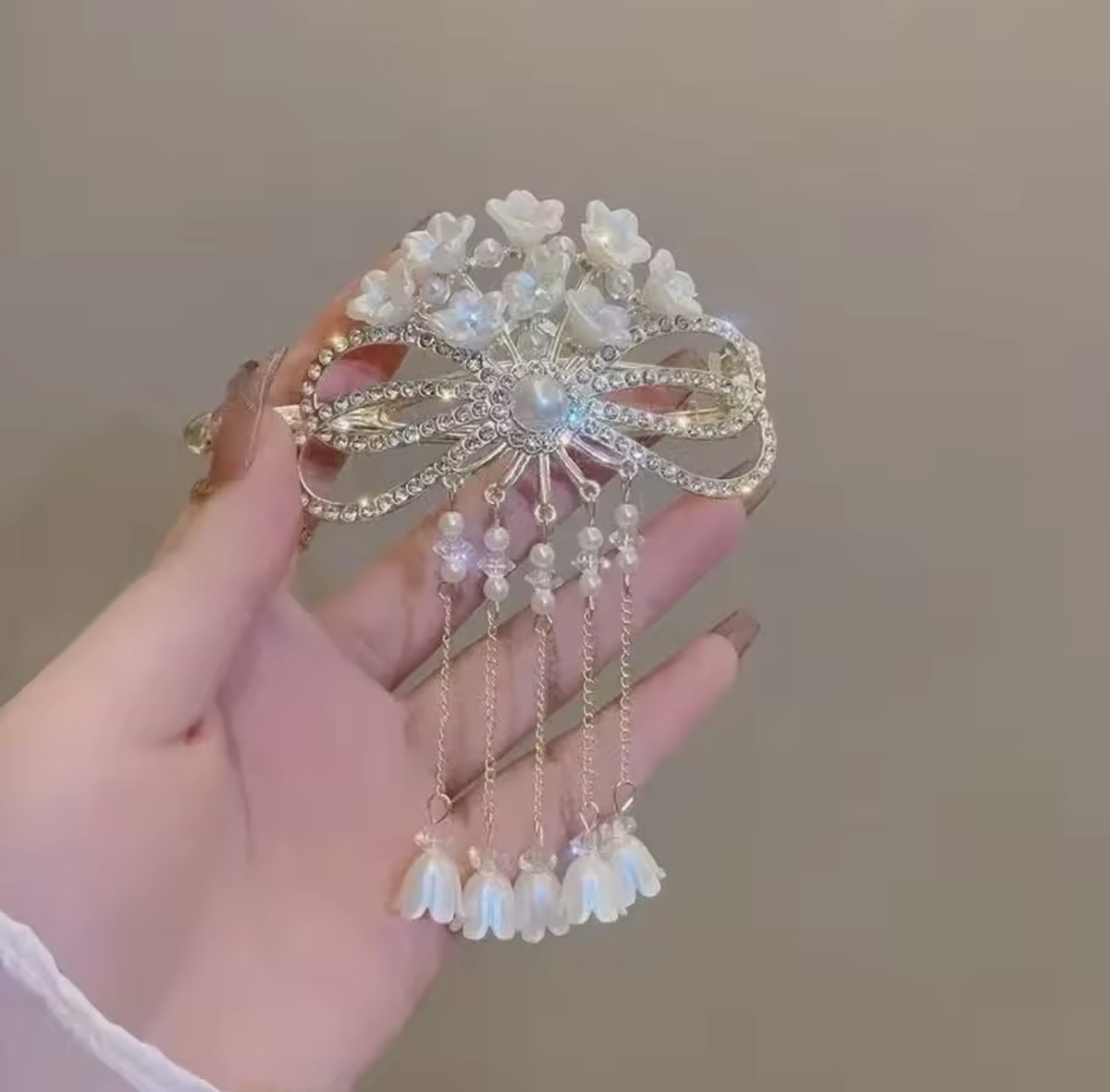 annieclass68's tweet photo. Shop👉https://t.co/UqbewEy21t

Bell Orchid Tassel Twist Hair Clip Ladies

Join us https://t.co/afg6xmYVMU

#hair #hairstyle #hairstylist #beautiful #beauty #fashionstyle #fashionblogger #fashion #fashionmodel #bags #Women #WomensFashion https://t.co/V9xTV4GHOW