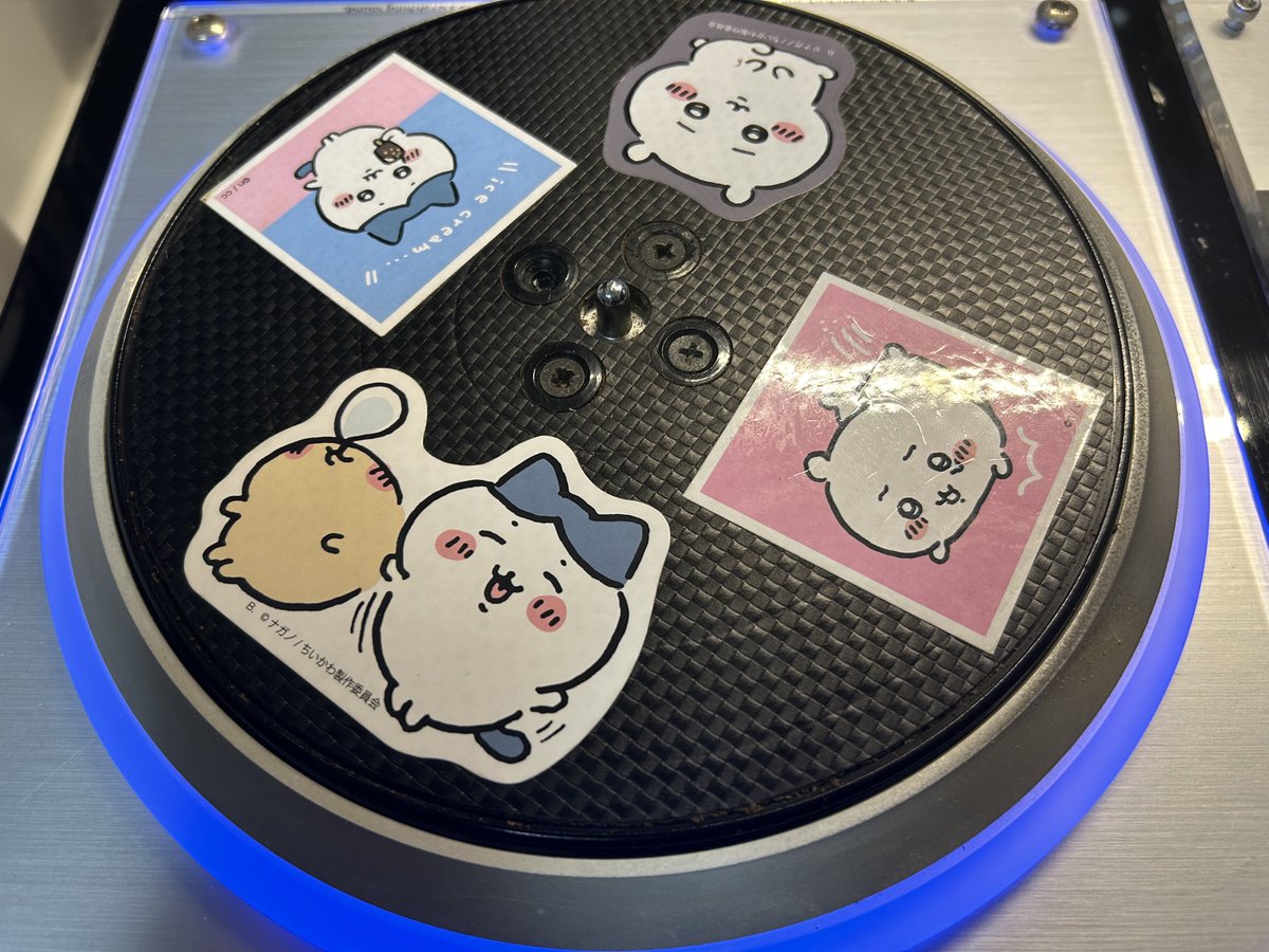 溜め込んでたシールの使い道がようやくここで…
滑り止め性能としては最悪