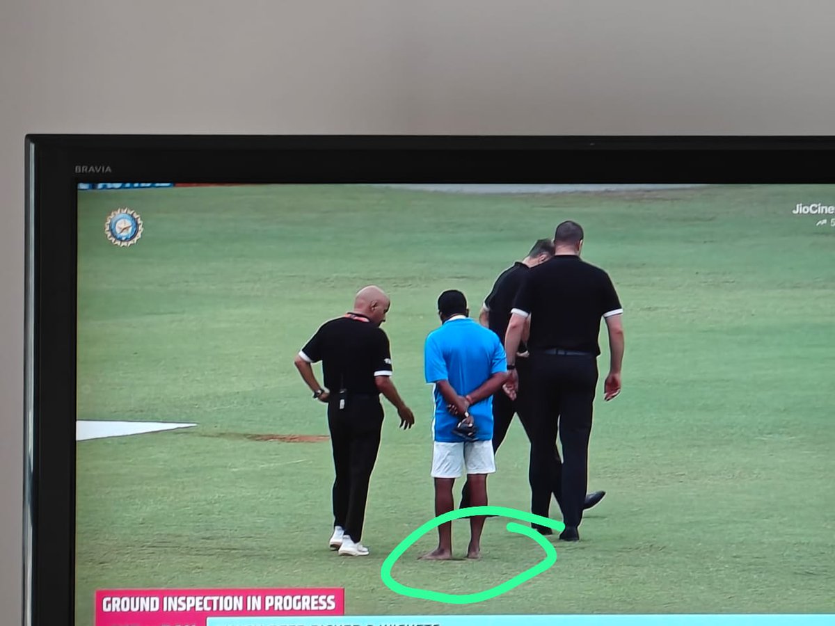 r_subhra's tweet photo. Indian way of ground inspection 😁😁😁 https://t.co/rZkknItJWE