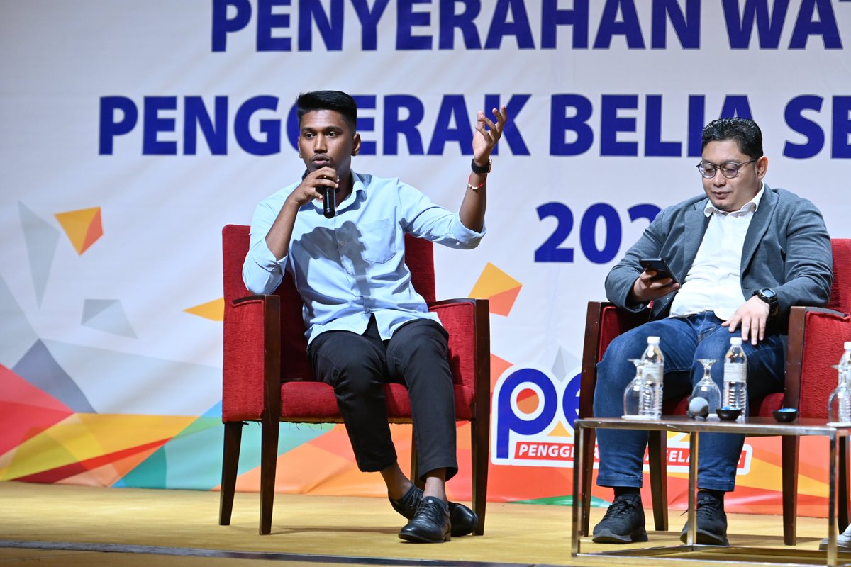 MSNSelangor's tweet photo. Retreat Penggerak Belia Selangor (PeBS) Sesi 2024/2025
Sesi Dialog Bersama Jawatankuasa Belia Negeri Selangor bertajuk “Kepimpinan Muda dan Reformasi Sosial : Melakar Masa Depan Selangor”.
#PenggerakBeliaSelangor
#MSNSelangor #MSNS #PeBS
#GenerasiMasaDepanSelangor https://t.co/c8Dn3pP3x3