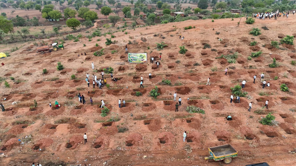 #मध्यप्रदेश_सौ_फीसदी_वेतन_दो
<a href="/DrMohanYadav51/">Dr Mohan Yadav</a>  <a href="/ChouhanShivraj/">Shivraj Singh Chouhan</a> <a href="/jitupatwari/">Jitendra (Jitu) Patwari</a> <a href="/aajtak/">AajTak</a> <a href="/ZeeNews/">Zee News</a>  <a href="/TV9Bharatvarsh/">TV9 Bharatvarsh</a>
Govt. Employees are not your slave, they earn their job by their hardwork and dedication.
What's the purpose of giving 70% ,80%,90% salary in 3 years , it's totally wrong.