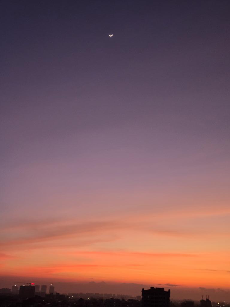 Last few moments of moon's visibility before sun's rise  #beautifuldawn