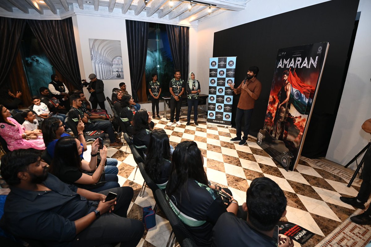 MalaysiaSKFC_'s tweet photo. Prince @Siva_Kartikeyan met #MalaysiaSKFC ❤️🥰

#SKmetMalaysiaSKFC 
#Amaran #AmaranDiwali 
#SK | #PrinceSK | #Sivakarthikeyan https://t.co/yoRssczntL