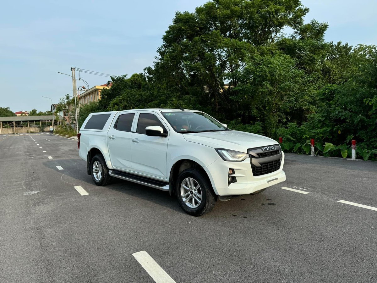 IAmIsuzu's tweet photo. Afternoon with the bois https://t.co/IotVaOgHIs