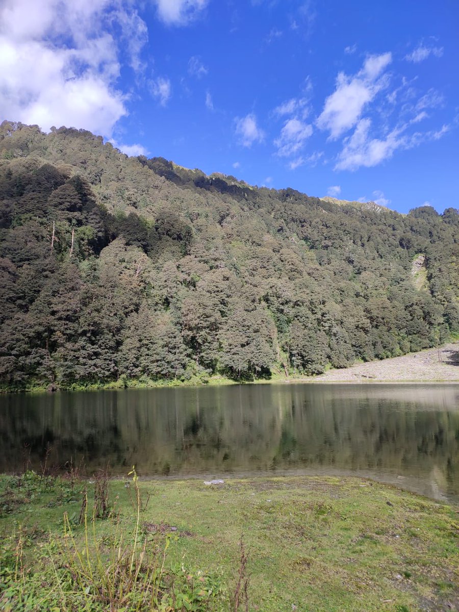 ranjanv_'s tweet photo. Mesmerizing views on the recent trek. Serene shades of blue, green and the clouds!! https://t.co/YJ54nhISat