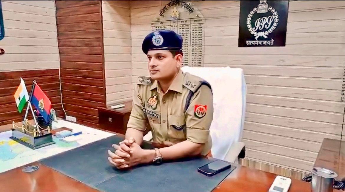 Dr. Yashveer Singh IPS (@dryashveerips) on Twitter photo सुनी हुई बात पर "भरोसा" सोच-समझकर करना चाहिए, क्योंकि कोई भी व्यक्ति आपको कहानी का वह भाग कभी नहीं सुनायेगा….जहां वह स्वयं "गलत" था ..!!
IPS Yashveer Singh सुनी हुई बात पर "भरोसा" सोच-समझकर करना चाहिए, क्योंकि कोई भी व्यक्ति आपको कहानी का वह भाग कभी नहीं सुनायेगा….जहां वह स्वयं "गलत" था ..!!
IPS Yashveer Singh