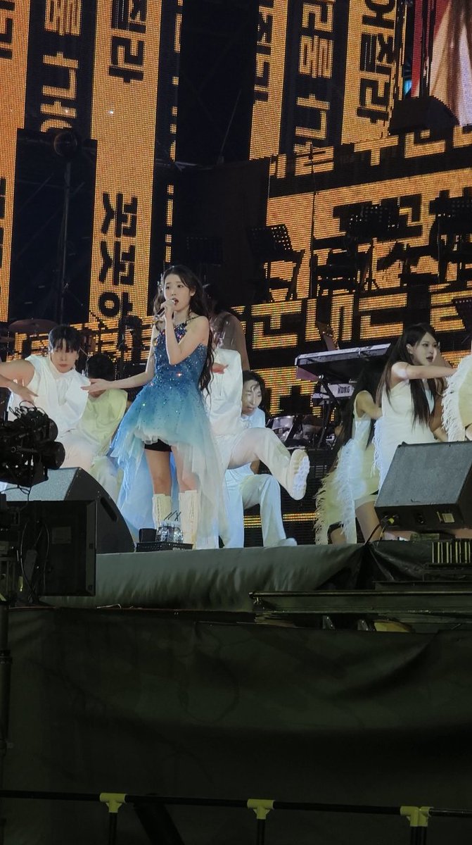 __InvU's tweet image. 240921 IU HEREH WORLD TOUR CONCERT ENCORE : THE WINNING - BBIBBI (삐삐) youtu.be/DU6_MH-lCUI?si…