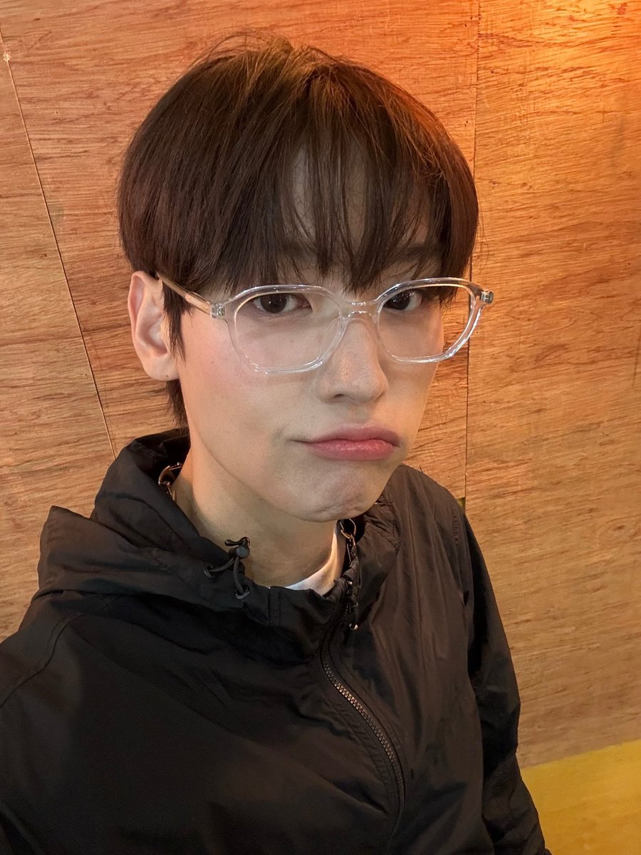 SF9official's tweet photo. 🍨🍩🍭🍦🧁🍰🍫
#SF9 #INSEONG https://t.co/moZucmmEJn