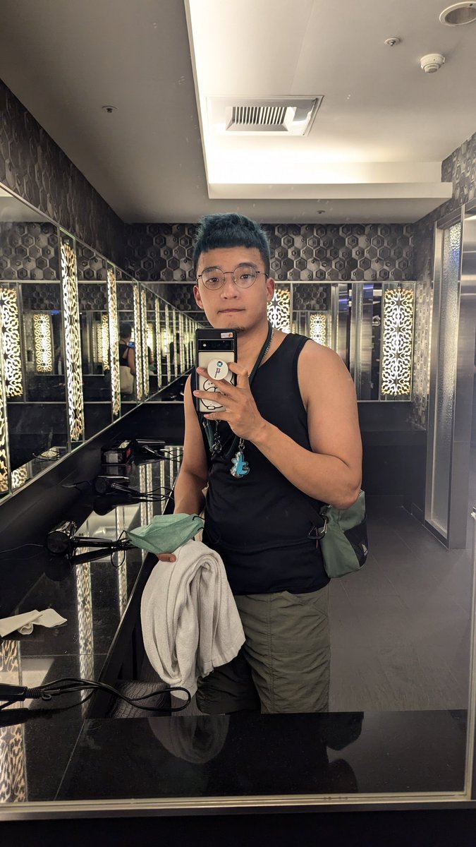 從三天一次到一天兩次
健身真的讓性慾上升中
開始像世俗的男人一樣動不動想愛愛了🥵