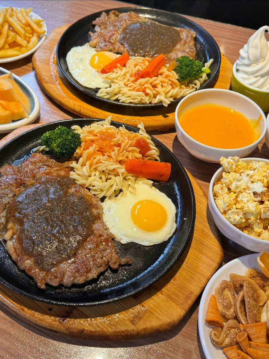 Elizabeth🌟 tweet media