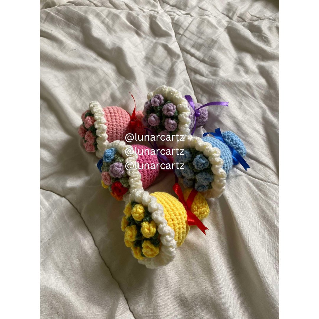 lunarcartz's tweet photo. teacher's day sale  wts lfb ph
#lunar_sells   
 
- crochet mini flower bouquet  
- open for bulk orders   
- open for rush   
- free handwritten / printed letter   
- mod: flash, jnt, lalamove   
- mop: gcash  
- location: bulacan    

tags. gift ideas teacher handmade https://t.co/x6ACc7BE7S