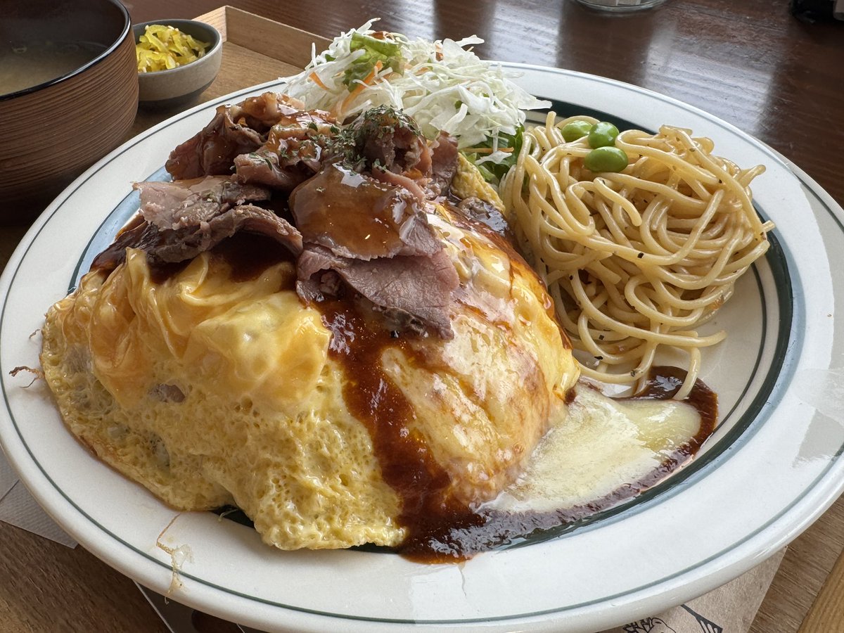Mar_renesis's tweet photo. オムライスフェアに乗っかったw
チーズデミグラスのオムライス、ローストビーフ乗せ🐮
#ロードスター
#ロードスターrf
#nderc
#ndere
#nd5rc
#nd5re
#ruralkitchen
#ルーラルキッチン
#オムライス https://t.co/Xq3EPKzeOJ