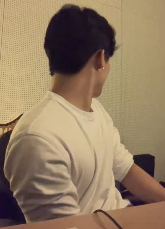 how can park jeongwoo go 

from this                             to this?!