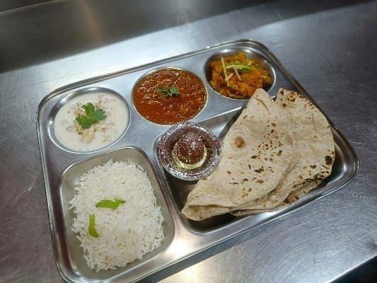 dilli6onwheels's tweet photo. Multi Cuisine Restaurant 
Corporate Caterings
Veg Food Rs.400/- Per Plate
Non-Veg Food Rs.600/- Per Plate
.
Corporate Orders
Veg Thali Rs.99/-
Non-Veg Thali Rs.149/-

Order online food on
#swiggy #zomato #magicpin

#food #corporateevents 
#fooddelivery #corporate #catering https://t.co/tchonsmzM2