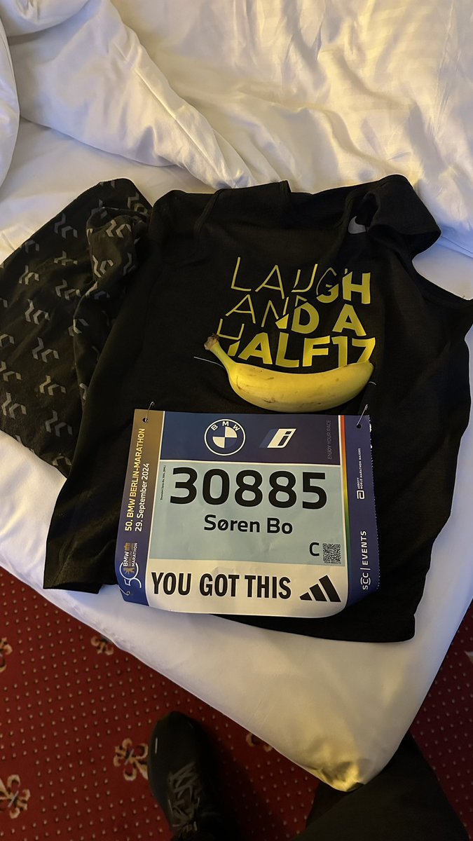 To croissanter og en dåse vaseline. 
Så er forberedelsen på plads og jeg er på vej til start i Berlin⚡️

God tur alle i Odense og Berlin! 
Stor løbefest idag! 

#Twrundk