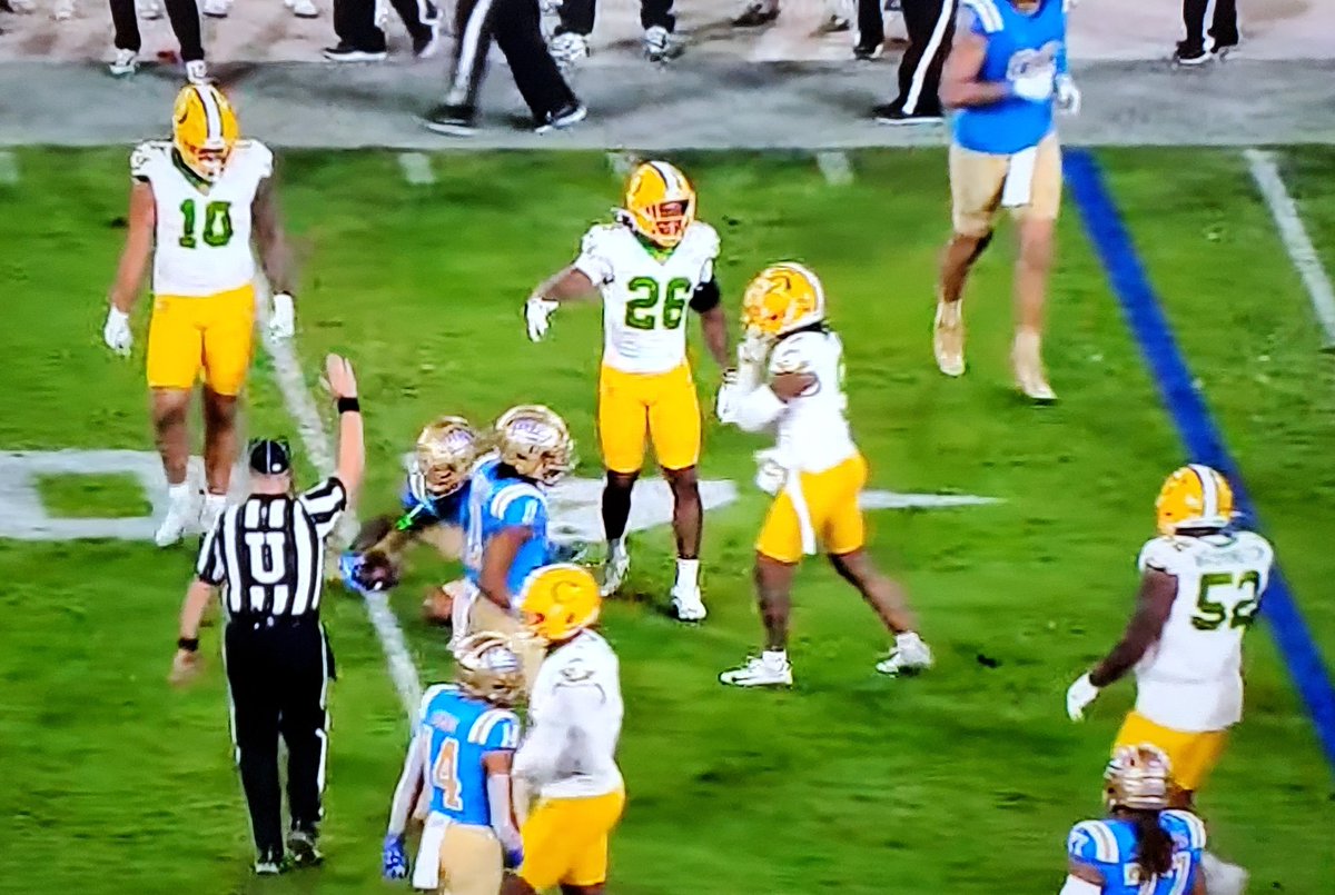 barryisthedon's tweet image. I'm uncomfortable how Packers like these Oregon unis are