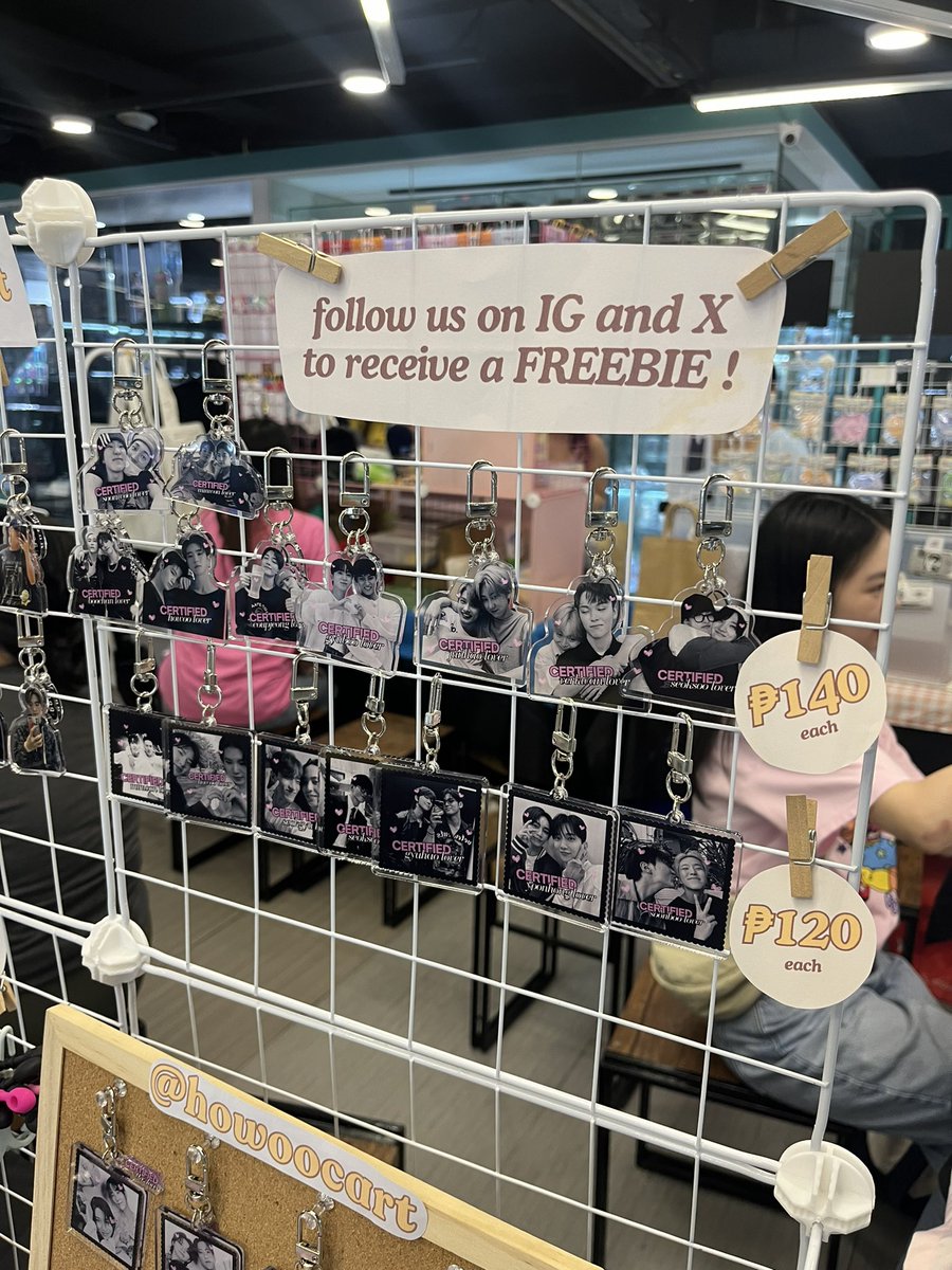 howoocart's tweet photo. made it to @ChinguDachi ‘s POCA TRADE event at 
📍Promenade, Greenhills (near love letter lounge)

selling seventeen keyrings and giving away freebies at table 8! come say hi ☺️🩷🩵

#ChinguDachi #PocaTrade #KpopArtMarket #PhotocardTrading #Seventeen #Kpop https://t.co/Fz3fDQkIfu