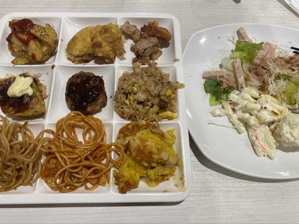 junzy60's tweet photo. Worldbuffetで食べ放題サイコー🤣
#Worldbuffet https://t.co/xBR1uBPqZb