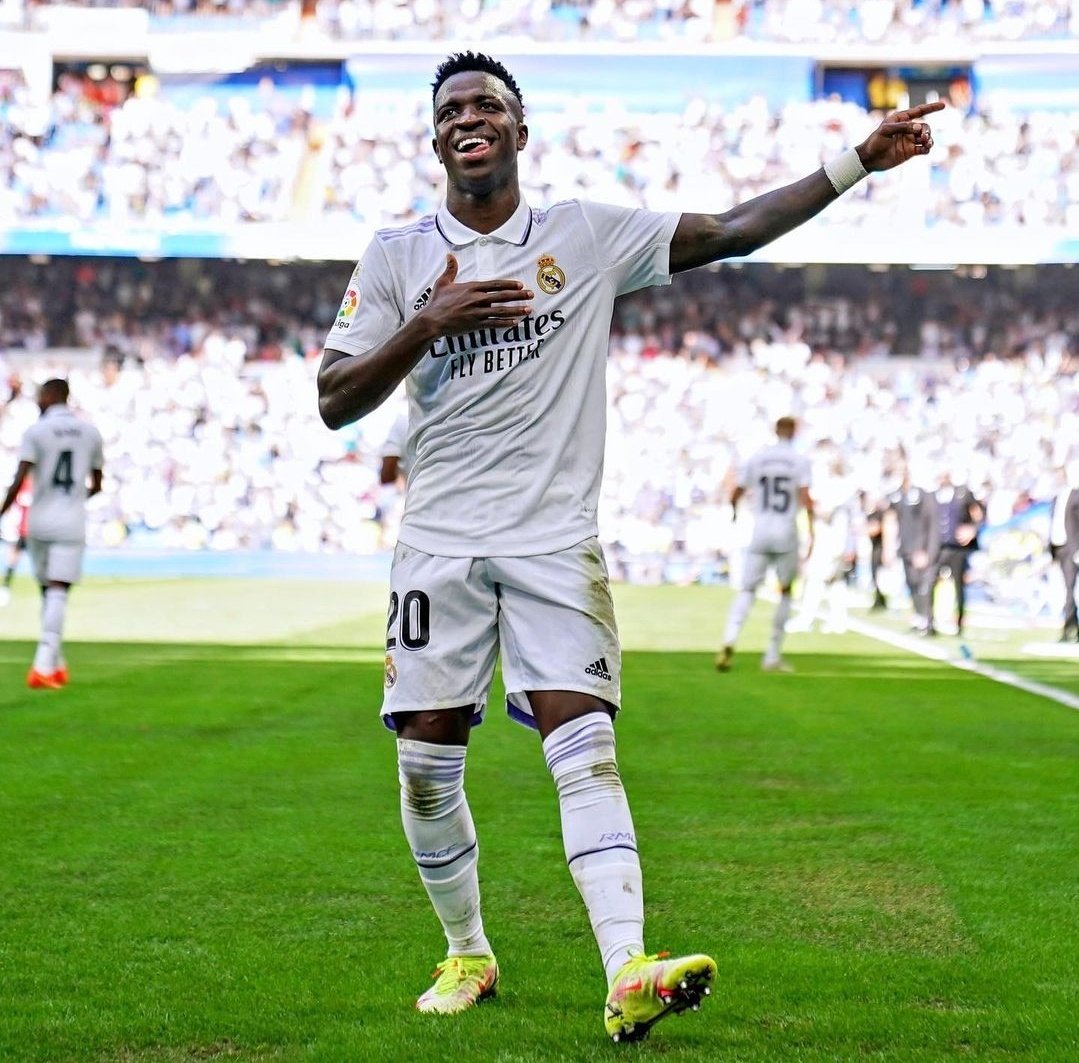 (fan) REAL MADRID FANS 🤍 tweet media