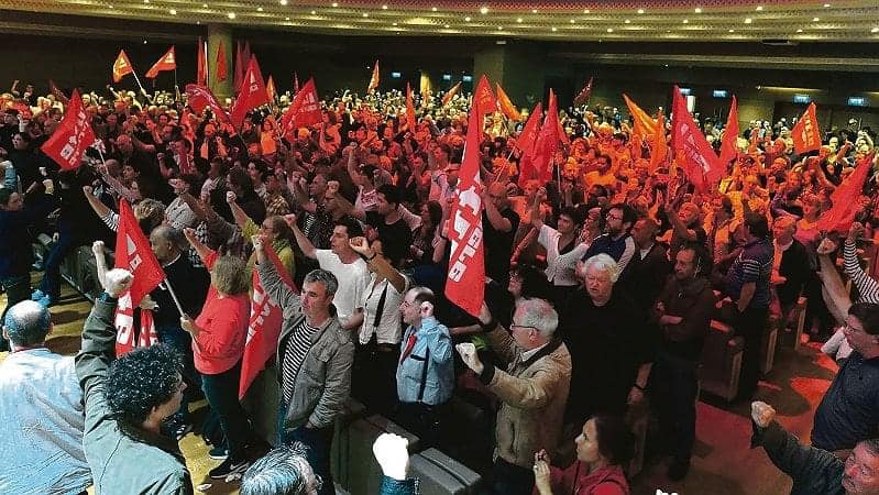 JPierre_Mercier's tweet photo. Salle comble pour le meeting parisien de Lutte Ouvrière ce 28 sept avec 1 200 personnes dans une ferveur militante qui fait chaud au cœur pour écouter @n_arthaud  et moi-même dénoncer la barbarie du capitalisme et la nécessité de construire un parti communiste révolutionnaire ! https://t.co/6vecf3V8CC