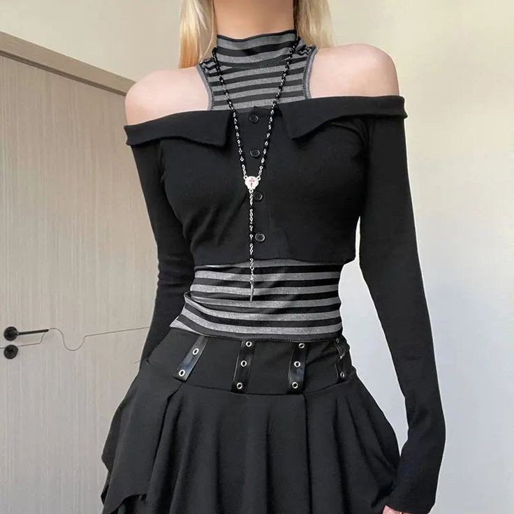 Thanks @Aitana14Bonmati for following!

As a token of my appreciation please accept this gift: 

Please come by the boutique if you desire anymore stylish accessories and/or clothes 🪡 

Hand crafted ✨️