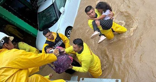 Mil 300 personas son evacuadas de Acapulco por paso de Jhon
"También rescataron animales como perros, gatos y gallinas"
columnasdemexico.com/mil-300-person…
#Destacada <a href="/SEMAR_mx/">SEMAR México</a> <a href="/columnasdemex/">Columnas de México</a>