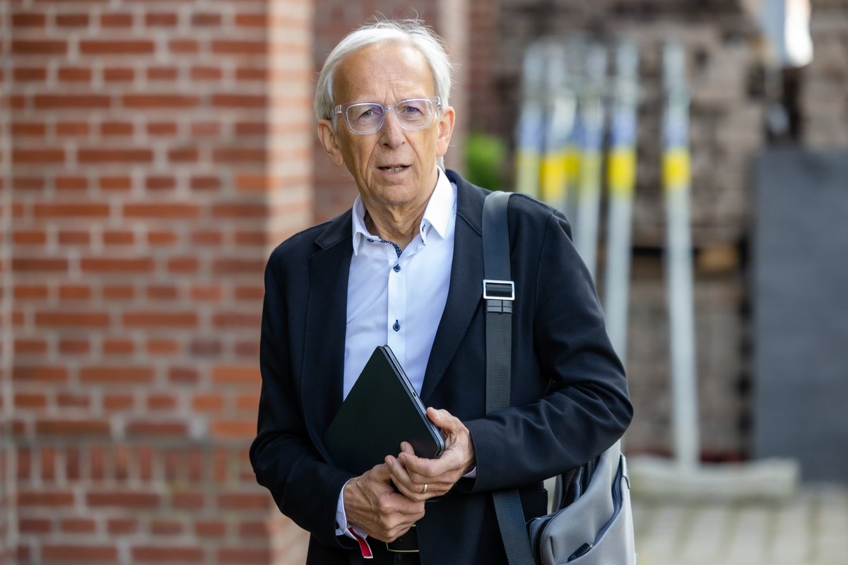 Wer will eigentlich noch die Apothekenreform von Lauterbach? Nur Lauterbach. Und vielleicht  die Krankenkassen. Eine große Front an Landes- und Bundespolitikern hält von diesem Gesetzentwurf in der jetzigen Form nichts. Mehr in  meinem lieben Tagebuch: bit.ly/4eiR4zG