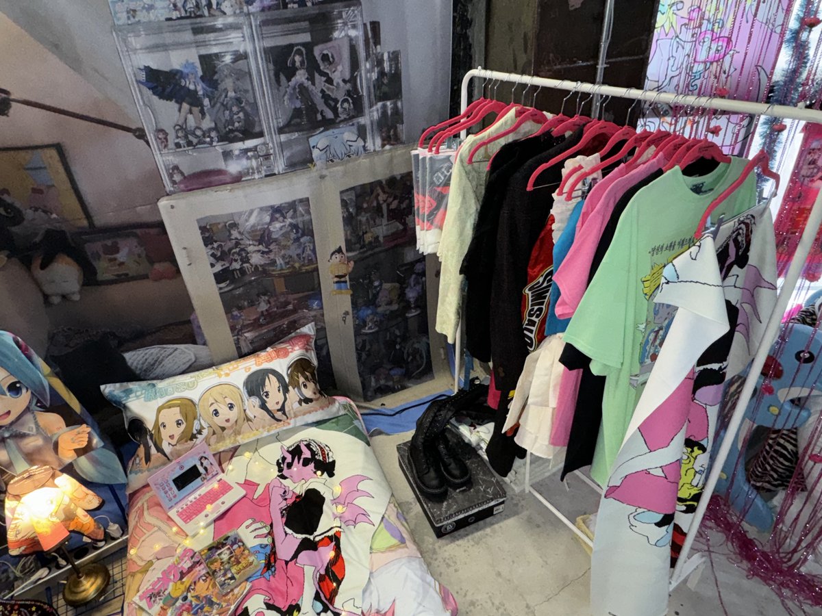 🏠오타쿠룸에서 시간날때마다 올려보는 벼룩타래..

팝업에서 판매중인 소장품들 타래로올립니다
행사끝나고 택배로바로보내드려요!