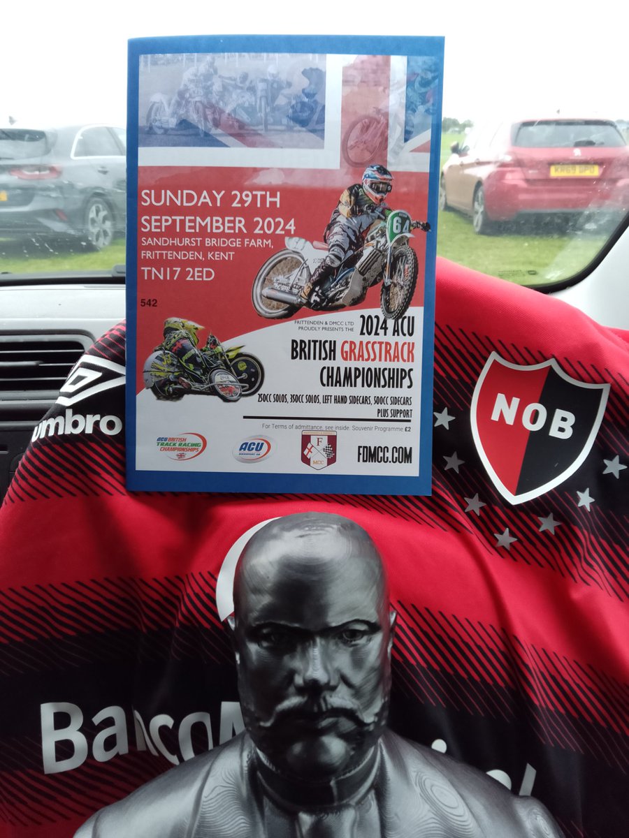 IsaacStatue's tweet photo. Newell's en el Mundo ♥️🖤 The small village of Frittenden, in Isaac Newell's home county of Kent, is a nationally important venue for the motorsport of grasstrack. Today it hosts the British Championship #grasstrack #Kent https://t.co/WHgK67GOyT