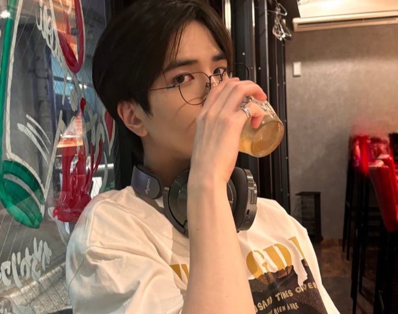 intolued's tweet image. ㅤ

           9월 29일        진지     ⭑.ᐟ    SNS.⠀ ⠀ ⠀⠀ 
                 ❝  out for dinner! 😋  ❞ ⠀ 
ㅤ
ㅤ