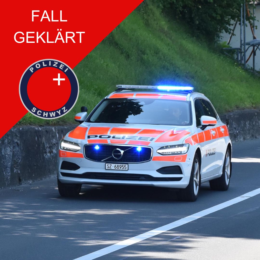 Am 24. September 2024, stürzte ein 75-jähriger Mann mit seinem E-Bike in Pfäffikon aus bislang unbekannten Gründen. 
Eine Zeugin konnte den Unfallhergang klären. 

bit.ly/3XIyUAu