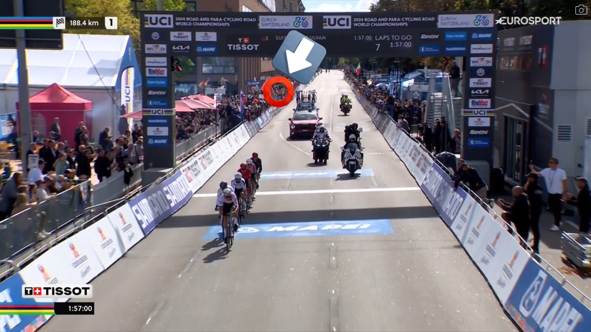 ¿No es este Mathieu Van Der Poel 🇳🇱, alias Paquethieu Van Der Decepcioel 🇳🇱, esperando escondido a la última vuelta para luego atacar y ganar? VERGÜENZA, <a href="/UCI_cycling/">UCI</a>. Hagan algo, están matando este deporte. #Zurich2024