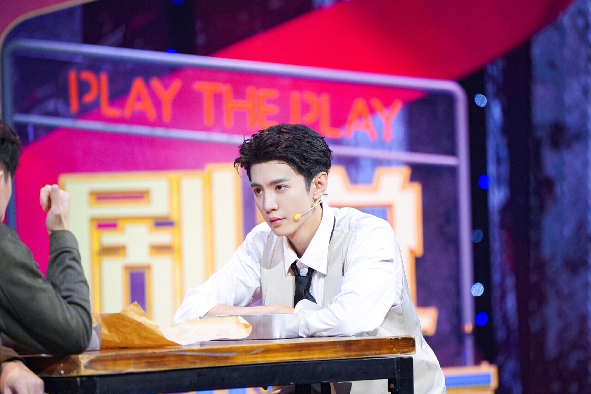 cdrama_update's tweet photo. #ChenZheyuan for CCTV8 variety show #PlayThePlay
More snaps - https://t.co/4FcqeIb94A
#陈哲远 #剧说很好看 https://t.co/VxBGfFfGNZ