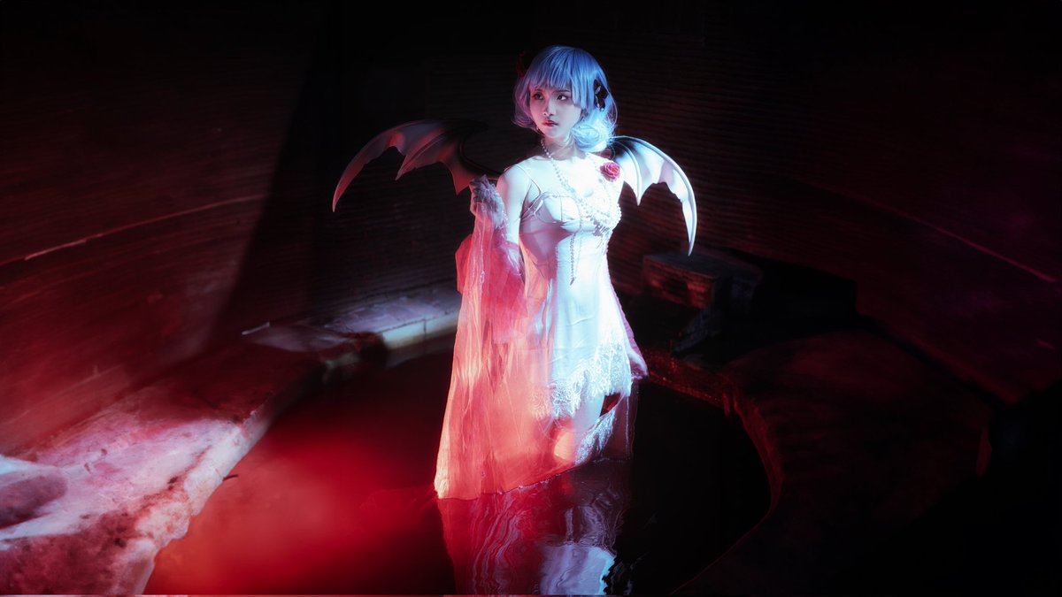 レミリアお嬢様の月下浴🦇

#東方紅魔郷  #cosplay #レミリア