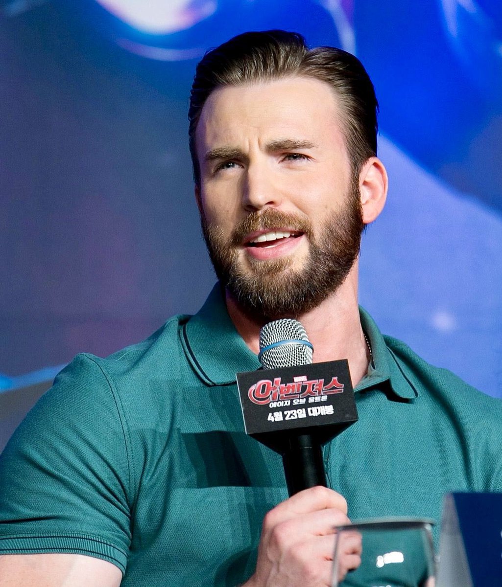 CEvansPhotos's tweet image. Chris Evans is just so picture perfect