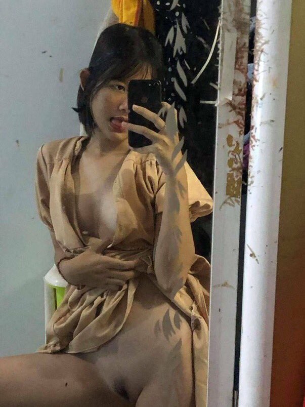 phalinh650_2K's tweet photo. Thầy bói nói rằng năm nay đường tình duyên của con rộng mở , nguyên con đường đó mình con đi :))) https://t.co/WGc5v08M1o