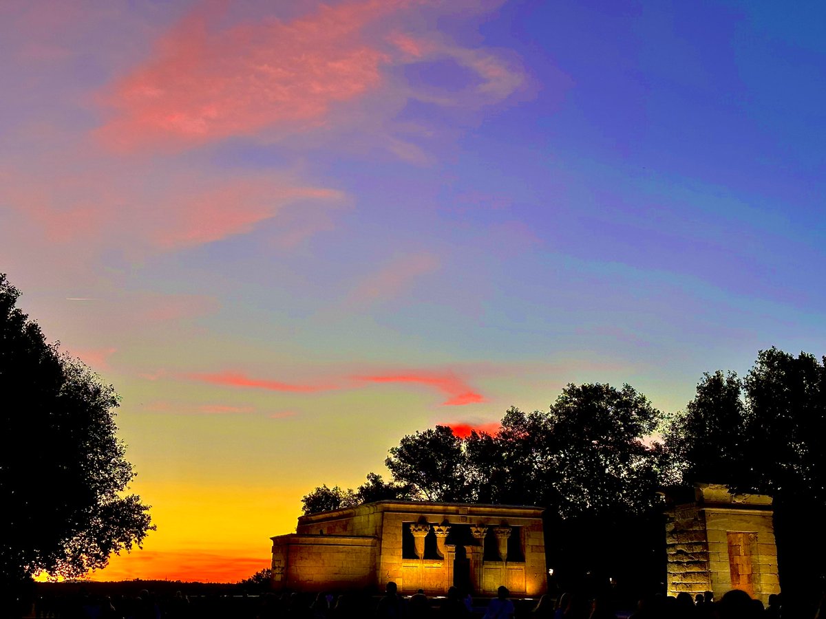 Cris_Llana's tweet image. “En silencio te busco
Y sueño con poderte amar
Y te sigo buscando tanto
Y tú en mí nunca te has fijado
Por eso te tengo que inventar
Te sigo esperando tanto
Y tú en mí nunca te has fijado
Y por eso te tengo que encontrar”
#SonSueños #ECDL 🥰