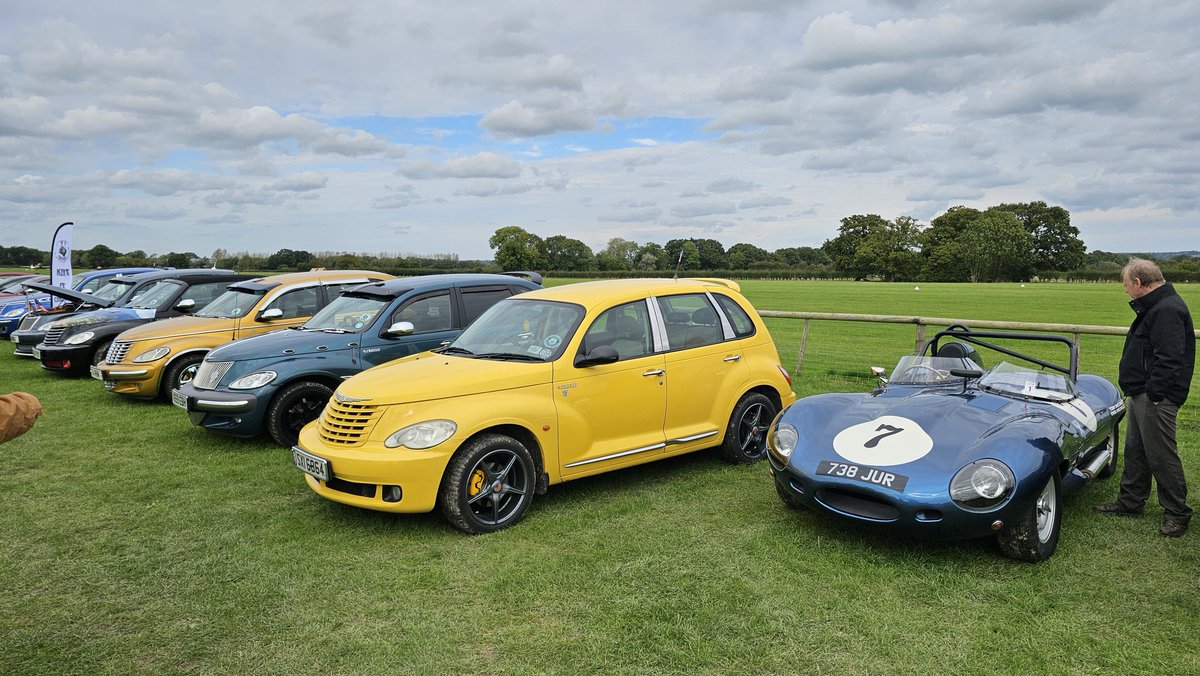 OscarAcoustics's tweet photo. You've got to love the variety of a British car show @harrismonkey. Neil would love it! https://t.co/sTFgoHtgGB
