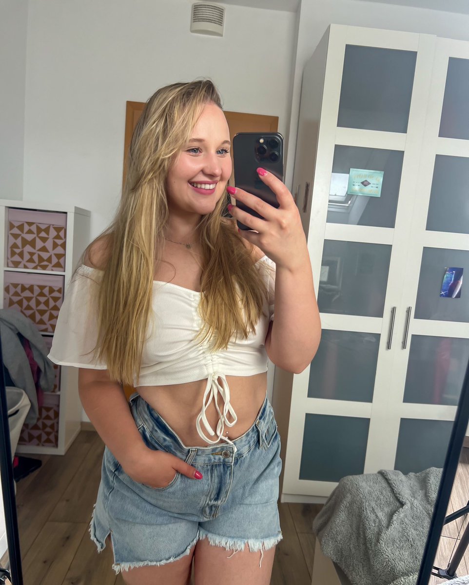 Mia Sofie tweet media