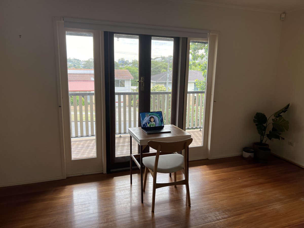 I'm living in an empty house.
→ No TV
→ No sofa
→ No microwave

It wasn't out of choice.

But it's been the best thing ever.

Here's why: